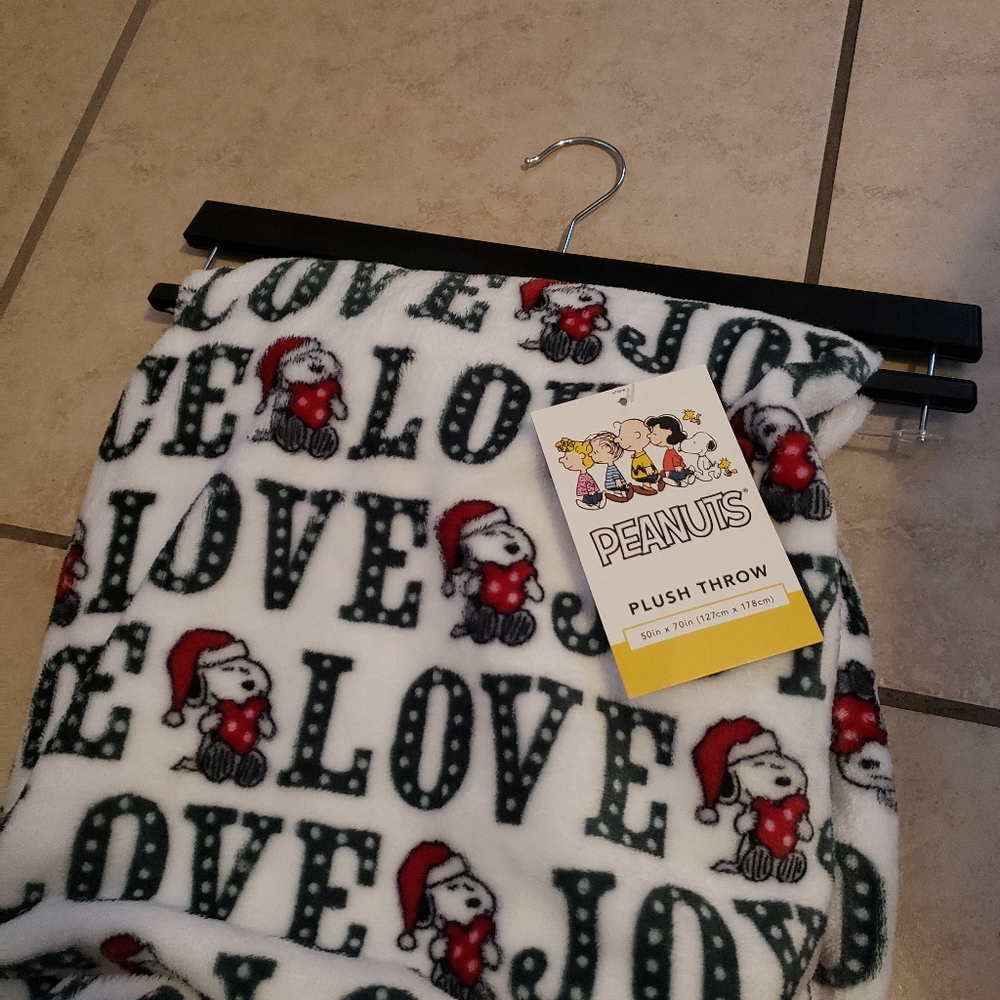 Snoopy Love Christmas Throw Blanket
